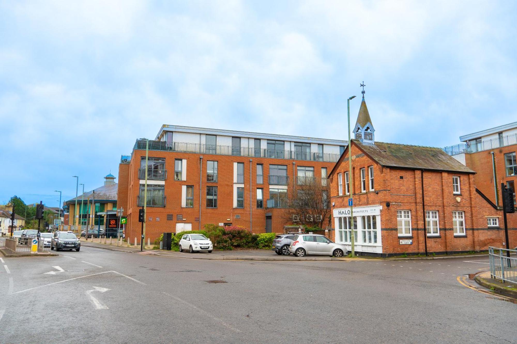 The Regency Suite - Modern 2-Bed 1-Bath Apartment Chertsey Esterno foto