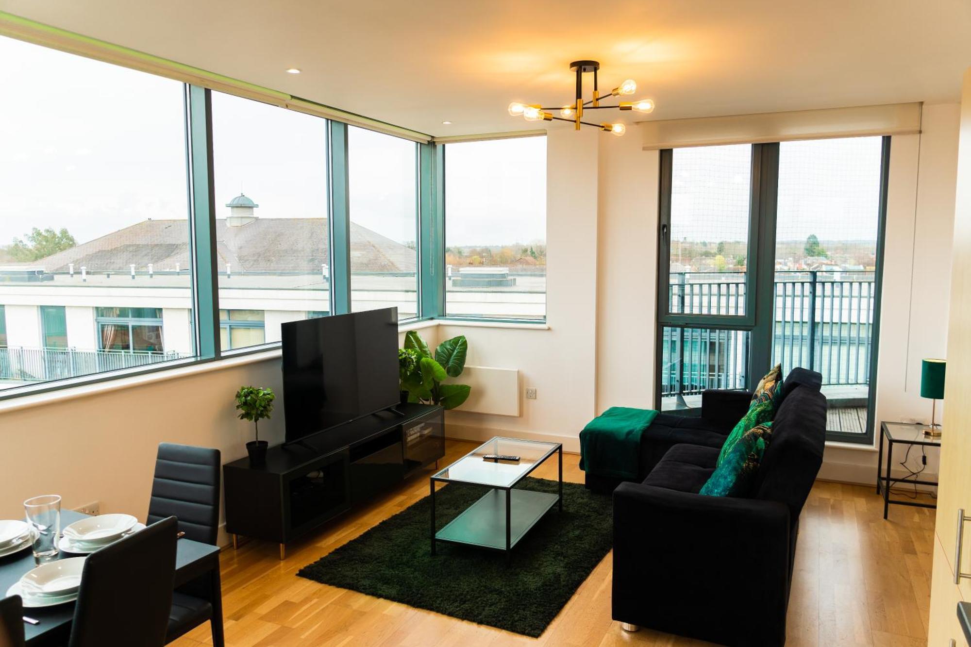 The Regency Suite - Modern 2-Bed 1-Bath Apartment Chertsey Esterno foto