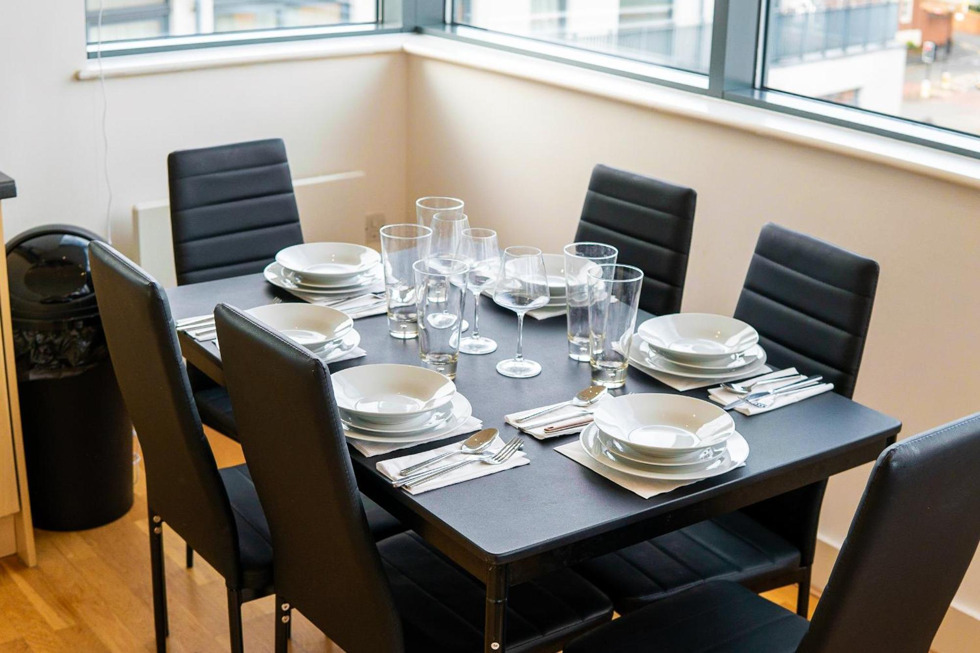 The Regency Suite - Modern 2-Bed 1-Bath Apartment Chertsey Esterno foto