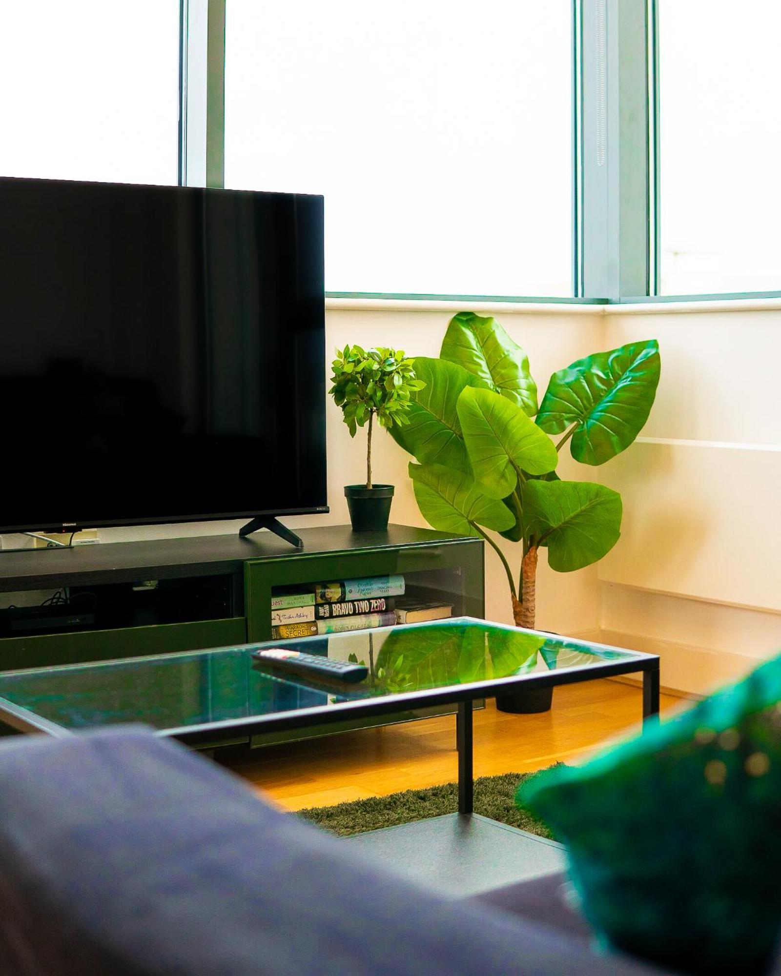The Regency Suite - Modern 2-Bed 1-Bath Apartment Chertsey Esterno foto